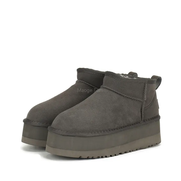 UGG 3956