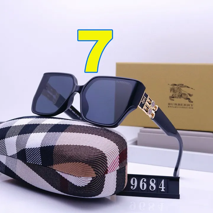 Burberry 4581