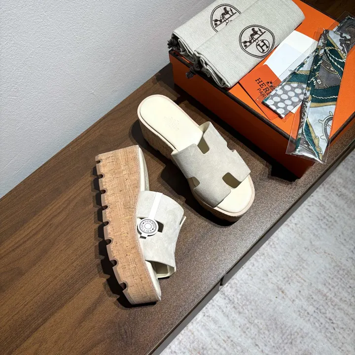Hermes 4773