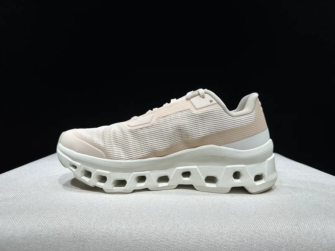 On Cloud 4874 תמונה 20