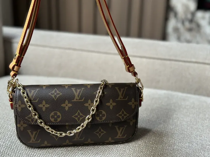 LV 4981J