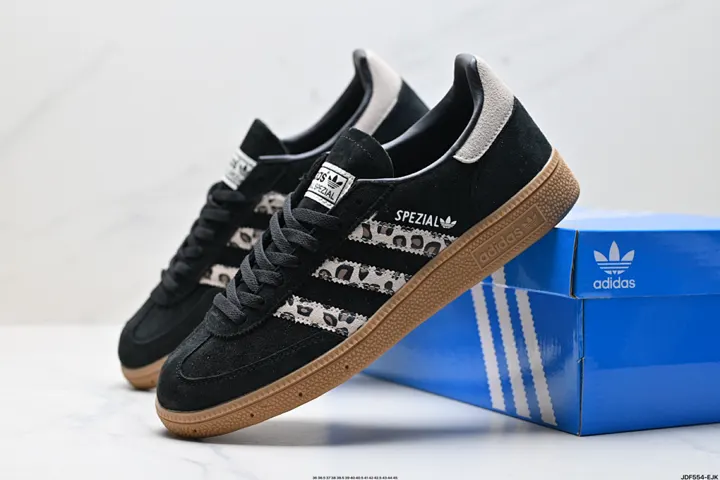 Adidas 5322
