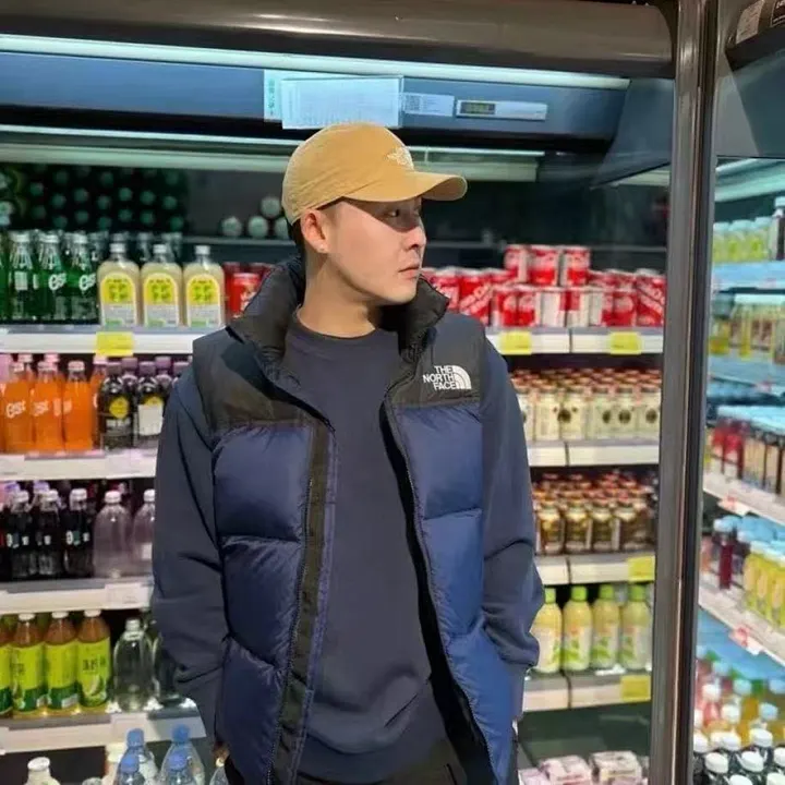 The North Face 5577