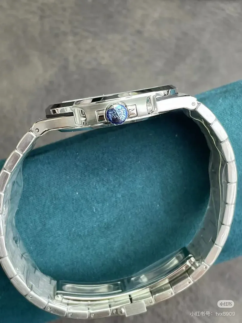 Patek Philippe 5713 תמונה 16