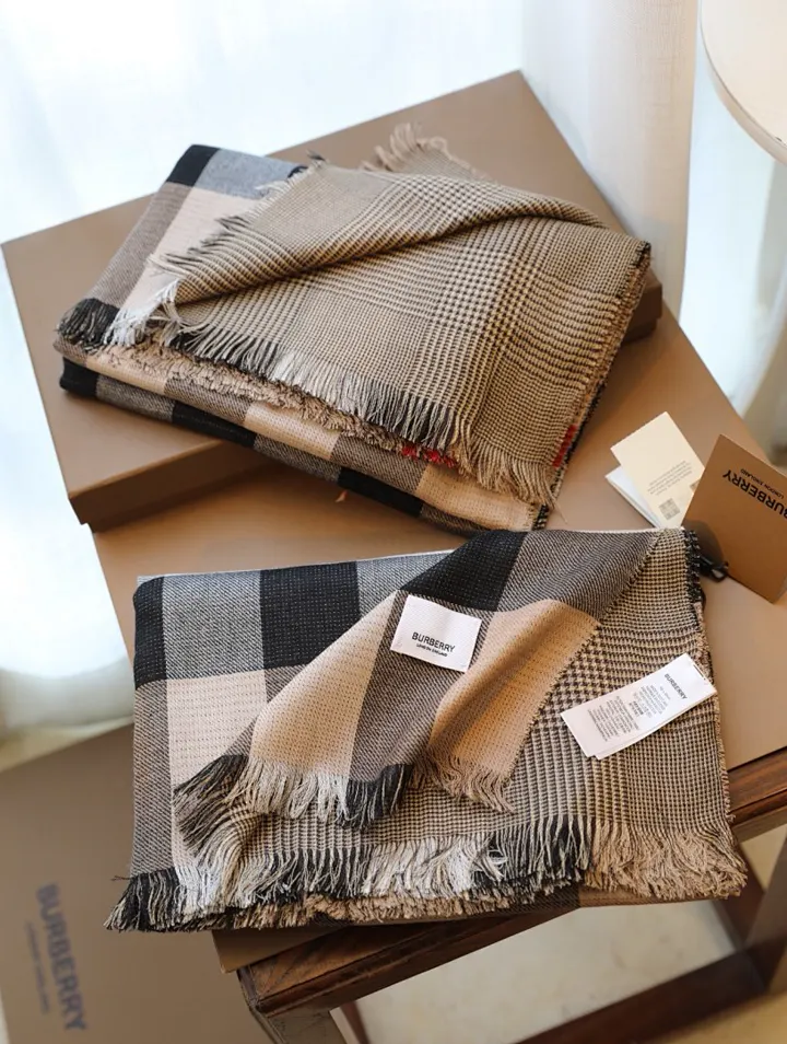 Burberry 5817