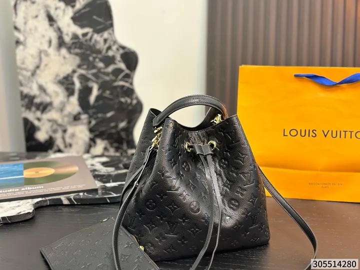 Chanel 6117F