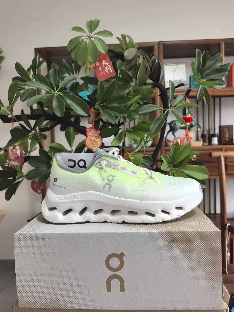 On Cloud 6547 תמונה 14