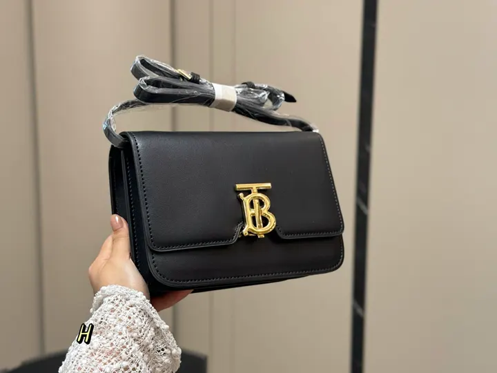 Burberry BBRB01