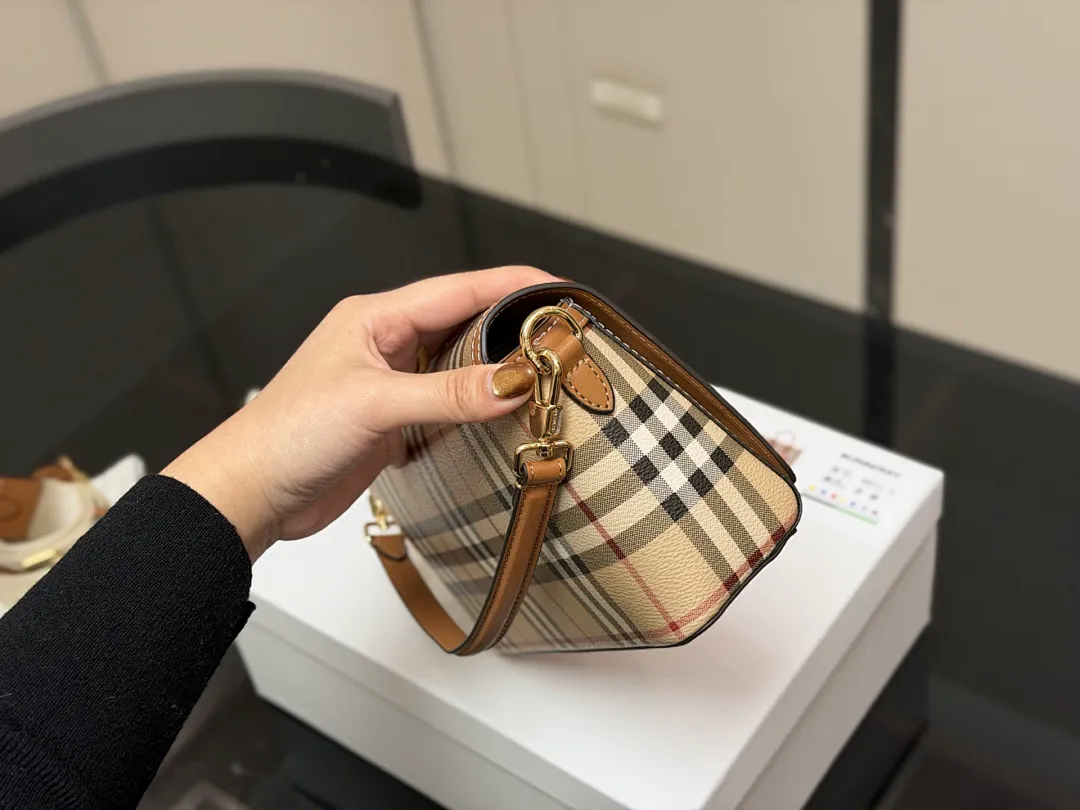 Burberry BBRB09 תמונה 4