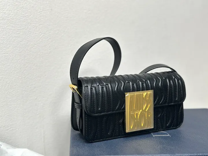 Dior DOB02