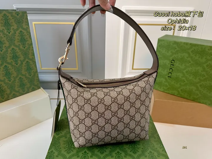 Gucci GUCB19