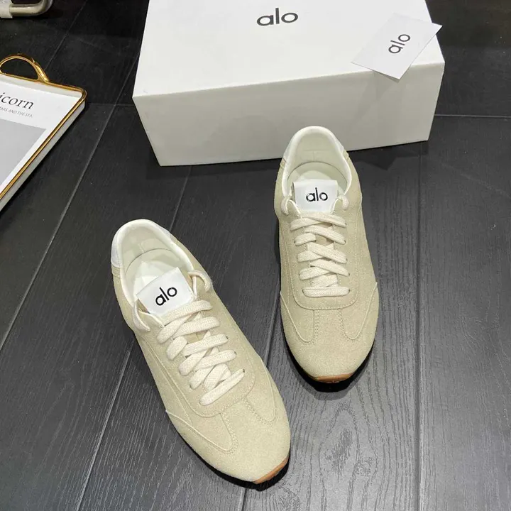 alo yoga J02X