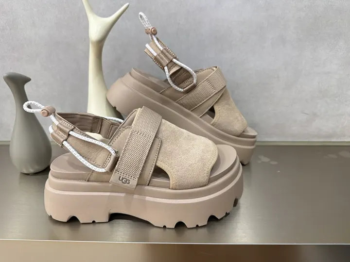 UGG J6U9