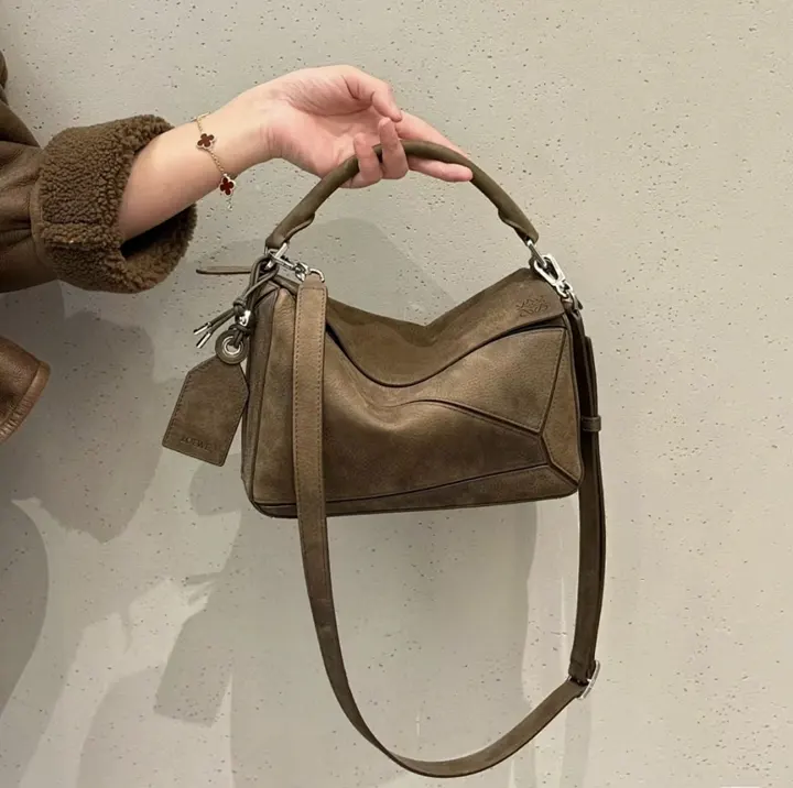 Loewe LYWBB023