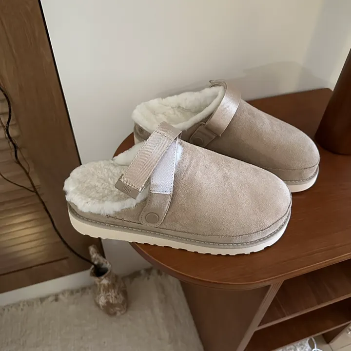 UGG M8C6
