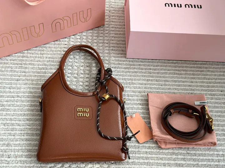 MIUMIU MIUB05