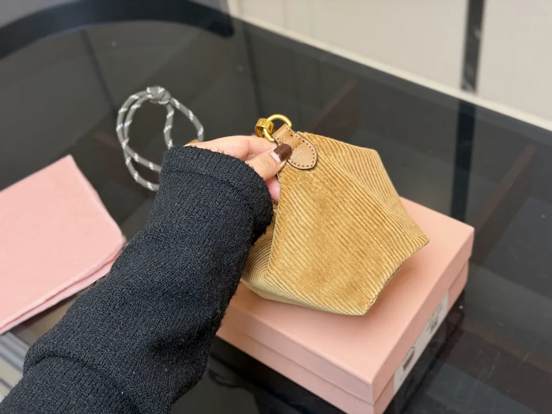 MIUMIU MIUB57 תמונה 6