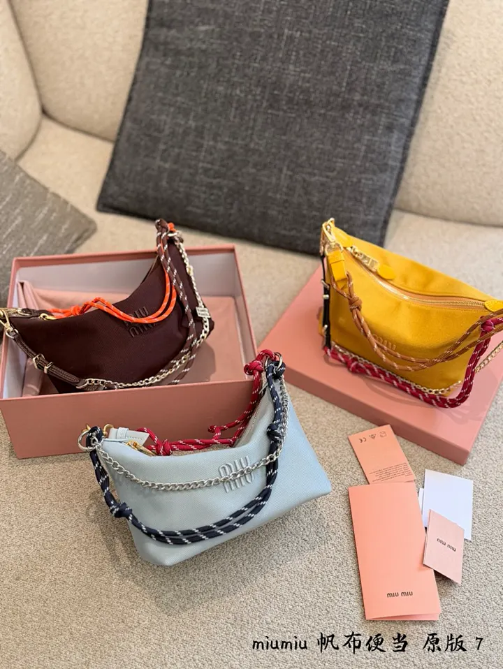MIUMIU MIUB68