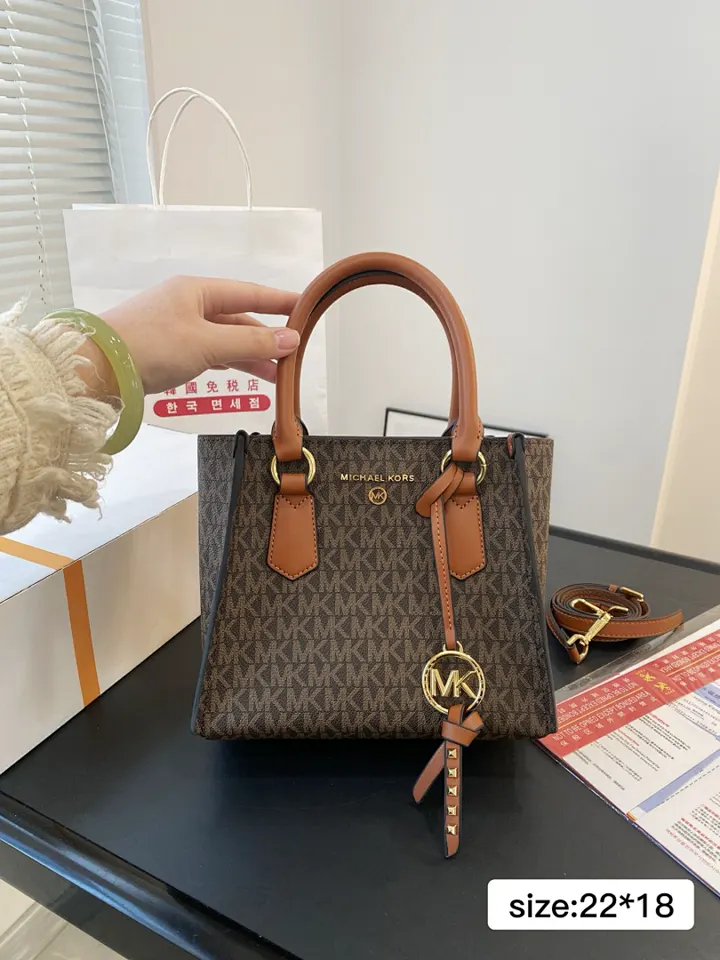 Michael Kors MKB01