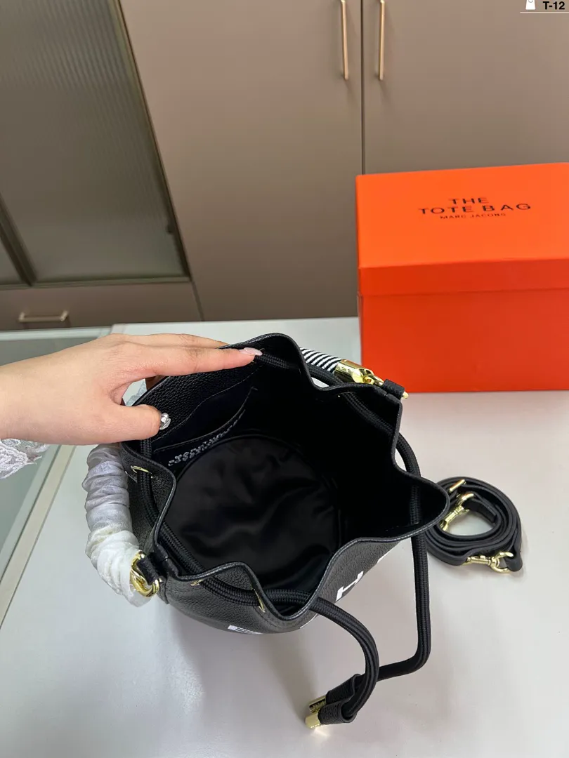 Marc Jacobs MYBBB008 תמונה 14