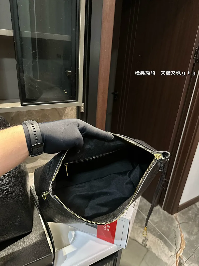 Marc Jacobs MYBBB009 תמונה 12