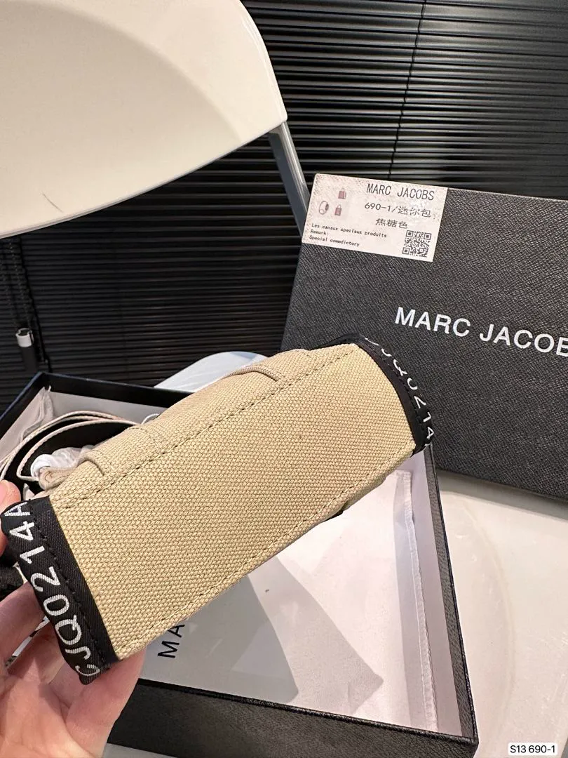 Marc Jacobs MYBBB010 תמונה 8