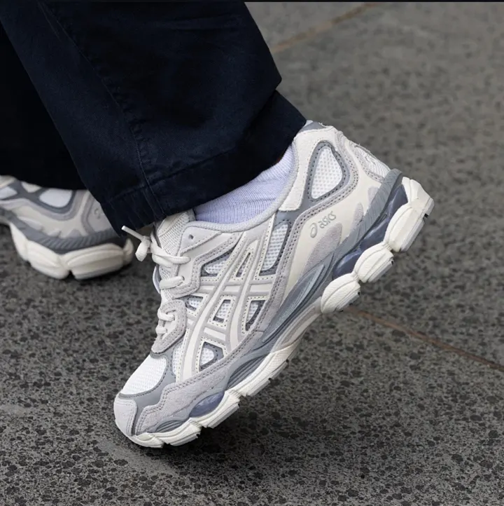 Asics U44U