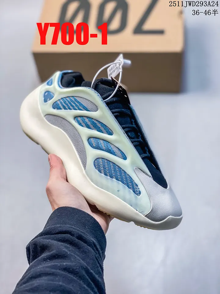 Adidas Y700